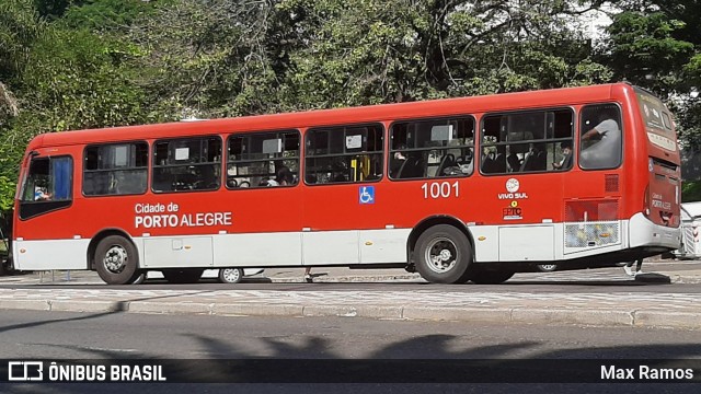 Trevo Transportes Coletivos 1001 na cidade de Porto Alegre, Rio Grande do Sul, Brasil, por Max Ramos. ID da foto: 8824095.