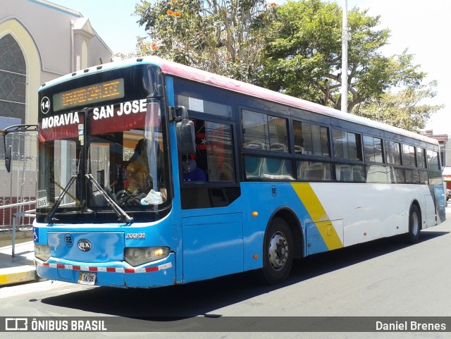 Transportes Paracito 92 na cidade de San Vicente, Moravia, San José, Costa Rica, por Daniel Brenes. Número da foto: #8824827.