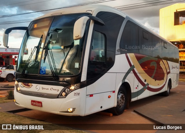 Vera Cruz Transporte e Turismo 2570 na cidade de Ouvidor, Goiás, Brasil, por Lucas Borges . ID da foto: 8825738.