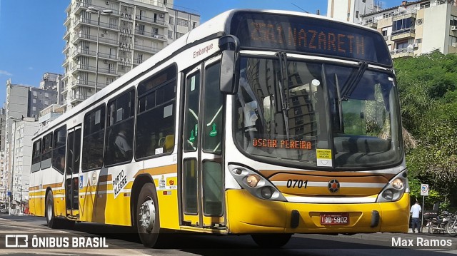 Companhia Carris Porto-Alegrense 0701 na cidade de Porto Alegre, Rio Grande do Sul, Brasil, por Max Ramos. Número da foto: #8828337.