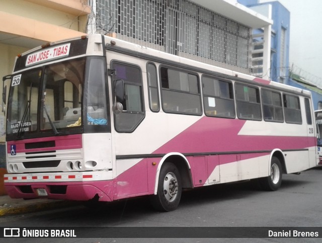 Coopana RL 218 na cidade de Merced, San José, San José, Costa Rica, por Daniel Brenes. Número da foto: #8828350.