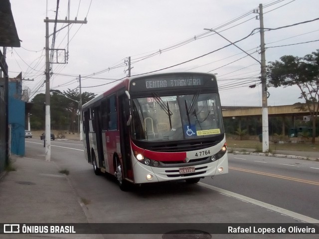 Pêssego Transportes 4 7764 na cidade de São Paulo, São Paulo, Brasil, por Rafael Lopes de Oliveira. Número da foto: #8828687.