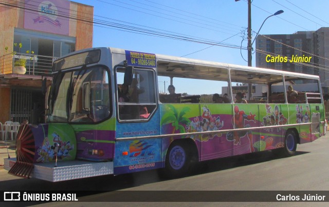 Ônibus Particulares 4893 na cidade de Caldas Novas, Goiás, Brasil, por Carlos Júnior. ID da foto: 8782987.