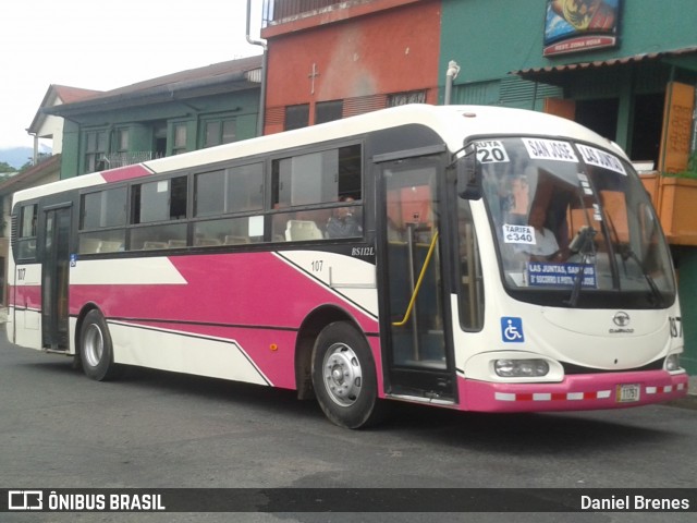 Coopana RL 107 na cidade de Merced, San José, San José, Costa Rica, por Daniel Brenes. Número da foto: #8831791.