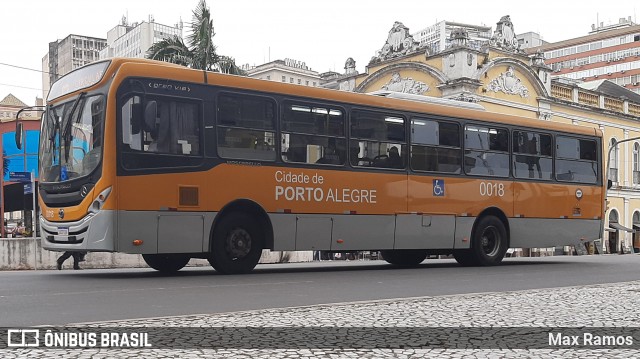 Companhia Carris Porto-Alegrense 0018 na cidade de Porto Alegre, Rio Grande do Sul, Brasil, por Max Ramos. Número da foto: #8834533.
