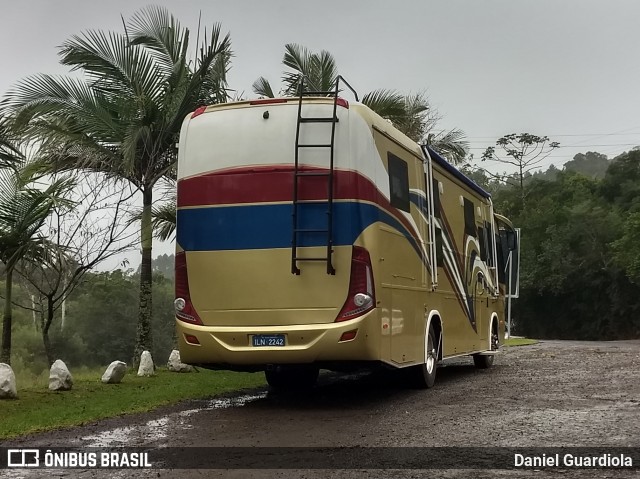 Motorhomes 2242 na cidade de Itati, Rio Grande do Sul, Brasil, por Daniel Guardiola. ID da foto: 8836391.