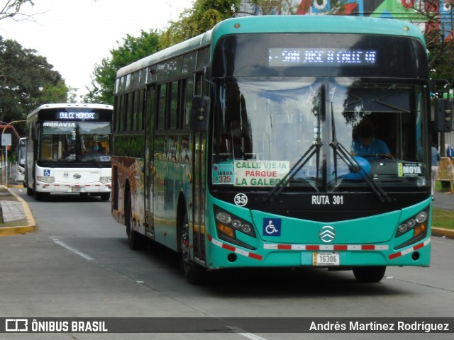 Transplusa 35 na cidade de San José, San José, Costa Rica, por Andrés Martínez Rodríguez. Número da foto: #8837532.