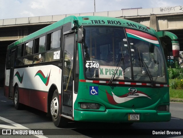 Transplusa 17 na cidade de San Pedro, Montes de Oca, San José, Costa Rica, por Daniel Brenes. Número da foto: #8837406.