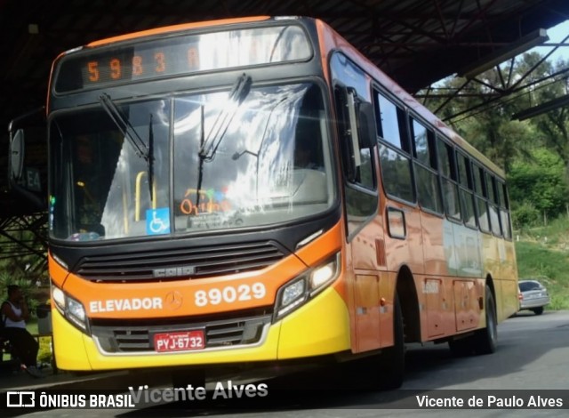 Empresa Alcino G. Cotta 89029 na cidade de Pedro Leopoldo, Minas Gerais, Brasil, por Vicente de Paulo Alves. ID da foto: 8846163.