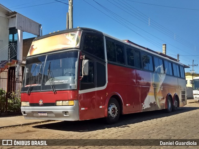 Ônibus Particulares  na cidade de Vacaria, Rio Grande do Sul, Brasil, por Daniel Guardiola. Número da foto: #8845056.