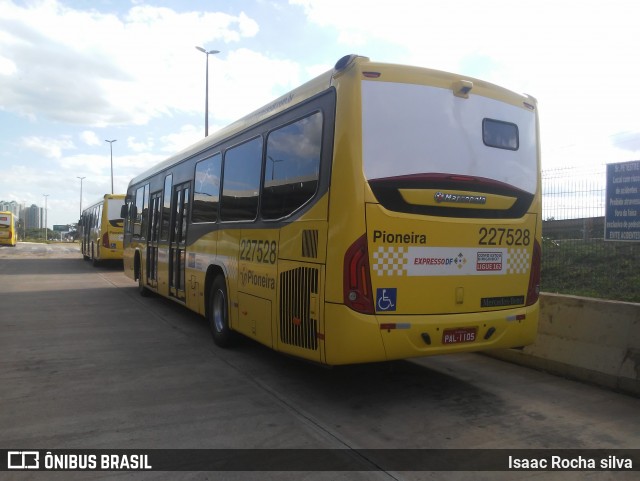 Viação Pioneira 227528 na cidade de Gama, Distrito Federal, Brasil, por Isaac Rocha Silva. Número da foto: #8845633.