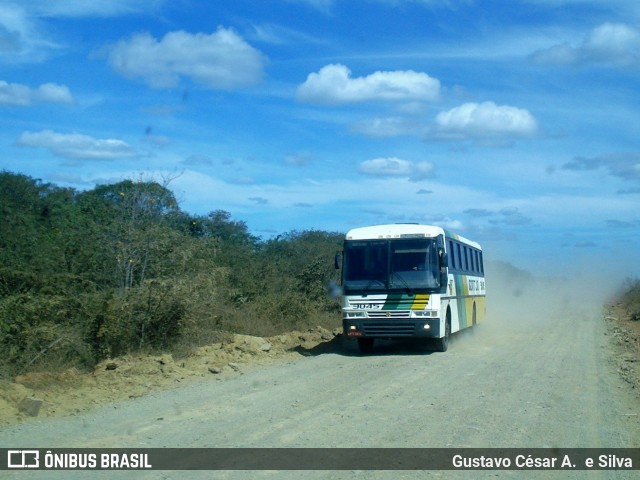 Empresa Gontijo de Transportes 3045 na cidade de Montalvânia, Minas Gerais, Brasil, por Gustavo César A.  e Silva. ID da foto: 8850125.