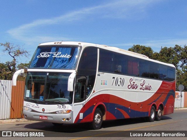 Expresso São Luiz 7030 na cidade de Brasília, Distrito Federal, Brasil, por Lucas Adriano Bernardino. Número da foto: #8856402.
