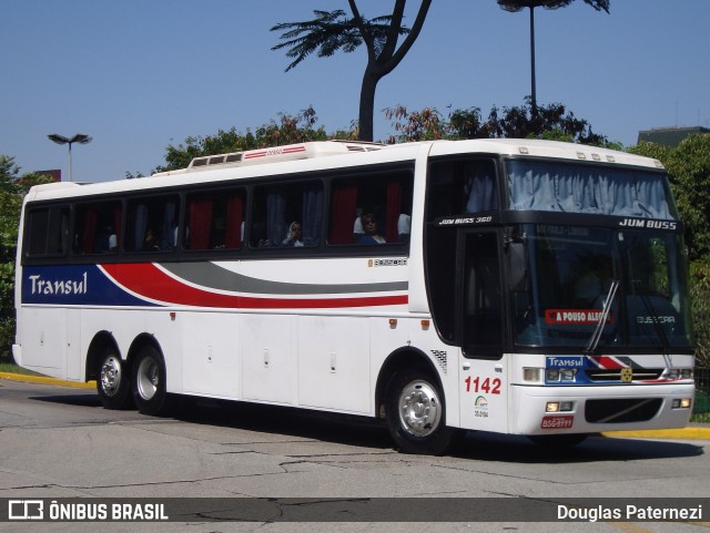 Transul Transportes Coletivos 1142 na cidade de São Paulo, São Paulo, Brasil, por Douglas Paternezi. Número da foto: #8855552.