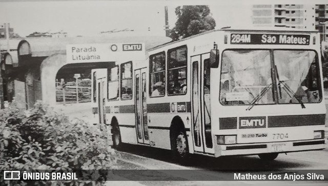 EMTU - Empresa Metrop. de Transp. Urbanos 7704 na cidade de São Paulo, São Paulo, Brasil, por Matheus dos Anjos Silva. ID da foto: 8786578.