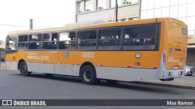 Companhia Carris Porto-Alegrense 0005 na cidade de Porto Alegre, Rio Grande do Sul, Brasil, por Max Ramos. Número da foto: #8863096.