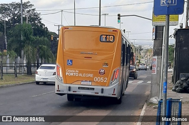 Companhia Carris Porto-Alegrense 0052 na cidade de Porto Alegre, Rio Grande do Sul, Brasil, por Max Ramos. ID da foto: 8792056.