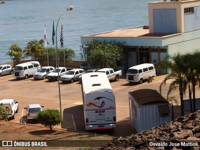 Ônibus Particulares 8003 na cidade de Igarapava, São Paulo, Brasil, por Osvaldo Jose Mattioli. ID da foto: 8790139.