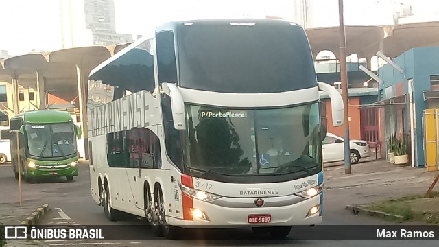 Auto Viação Catarinense 3717 na cidade de Porto Alegre, Rio Grande do Sul, Brasil, por Max Ramos. ID da foto: 8791952.