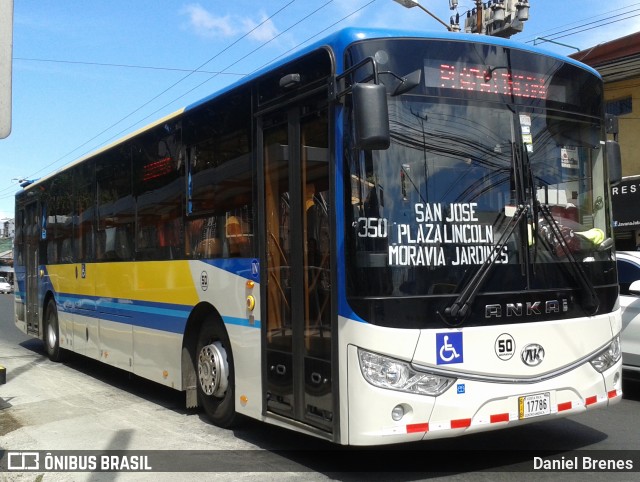 AMSA - Autotransportes Moravia 50 na cidade de San Vicente, Moravia, San José, Costa Rica, por Daniel Brenes. Número da foto: #8791108.