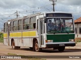 Ônibus Particulares 0006 na cidade de Peritoró, Maranhão, Brasil, por Tôni Cristian. Número da foto: #8791239.