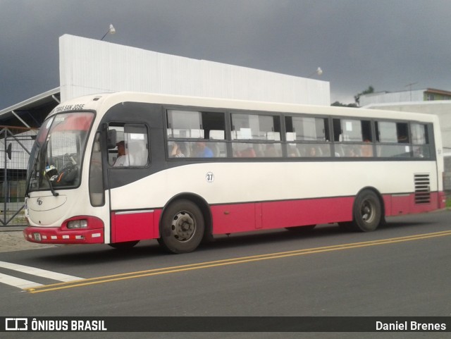 Microbuses Rapidas Heredianas 37 na cidade de Cinco Esquinas, Tibás, San José, Costa Rica, por Daniel Brenes. Número da foto: #8794961.