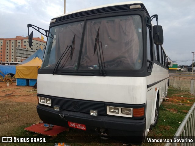 Ônibus Particulares 5984 na cidade de Brasília, Distrito Federal, Brasil, por Wanderson Severino. Número da foto: #8796621.