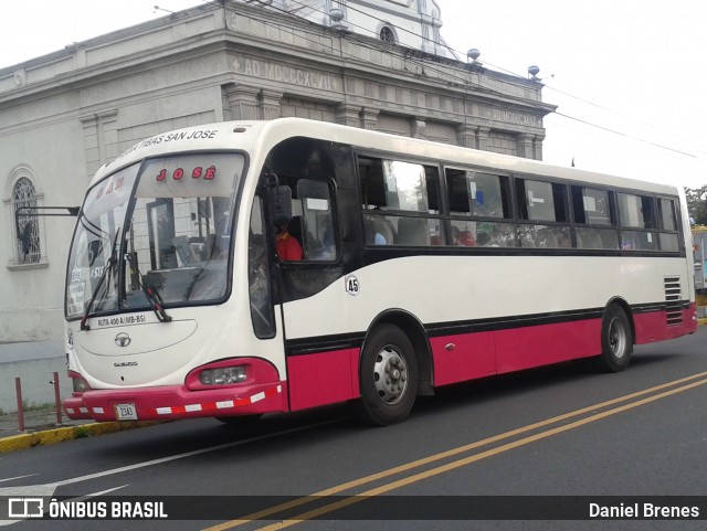 Microbuses Rapidas Heredianas 45 na cidade de San Juan de Tibás, Tibás, San José, Costa Rica, por Daniel Brenes. Número da foto: #8794981.