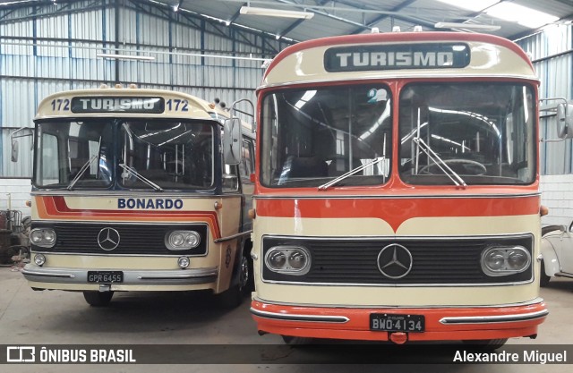 Mult Fretamento e Turismo 1971 na cidade de Holambra, São Paulo, Brasil, por Alexandre Miguel. ID da foto: 8795319.