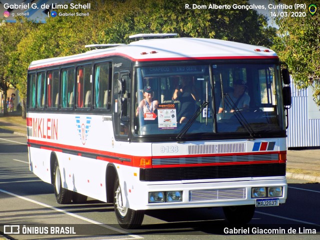 Mklein Locações e Transporte 9128 na cidade de Curitiba, Paraná, Brasil, por Gabriel Giacomin de Lima. ID da foto: 8866923.