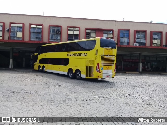 Viação Itapemirim 17037 na cidade de Governador Valadares, Minas Gerais, Brasil, por Wilton Roberto. Número da foto: #8867770.
