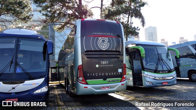 Viação Garcia 7897 na cidade de Curitiba, Paraná, Brasil, por Rafael Rodrigues Forencio. Número da foto: #8891842.