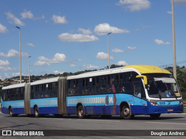 Metrobus 1009 na cidade de Trindade, Goiás, Brasil, por Douglas Andrez. Número da foto: #8906861.