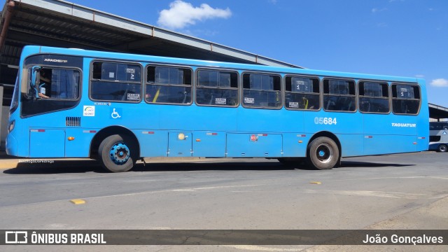 Taguatur - Taguatinga Transporte e Turismo 05684 na cidade de Taguatinga, Distrito Federal, Brasil, por João Gonçalves. Número da foto: #8906620.