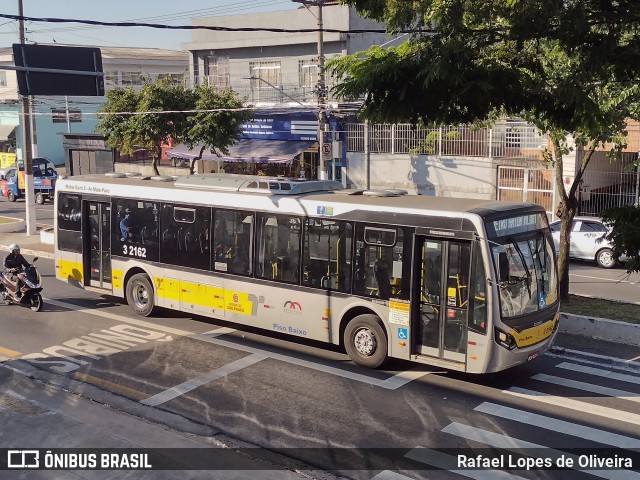 Viação Metrópole Paulista - Zona Leste 3 2162 na cidade de São Paulo, São Paulo, Brasil, por Rafael Lopes de Oliveira. Número da foto: #8921280.