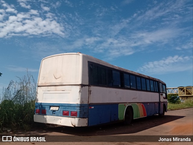 Ônibus Particulares  na cidade de Miranorte, Tocantins, Brasil, por Jonas Miranda. ID da foto: 8920831.