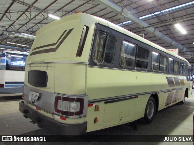 Ônibus Particulares 3207 na cidade de Porto Alegre, Rio Grande do Sul, Brasil, por JULIO SILVA. Número da foto: #8924657.