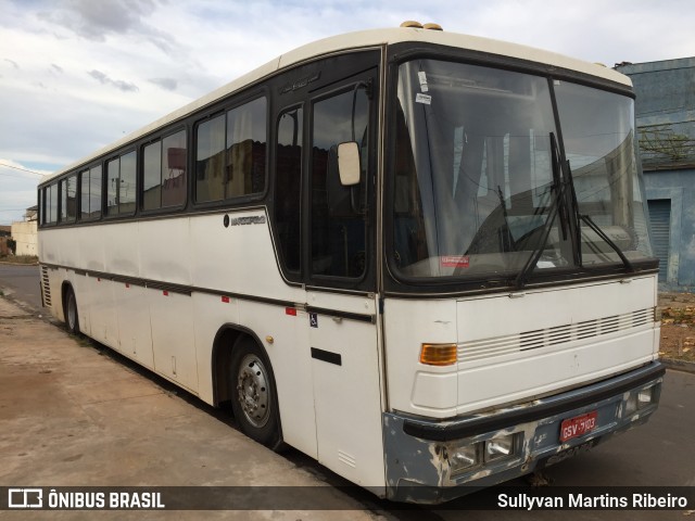 Ônibus Particulares 7503 na cidade de Anápolis, Goiás, Brasil, por Sullyvan Martins Ribeiro. Número da foto: #8926860.