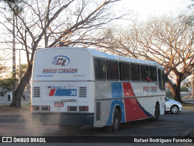 Irmãos Coragem 36 na cidade de Teresina, Piauí, Brasil, por Rafael Rodrigues Forencio. Número da foto: #8930795.