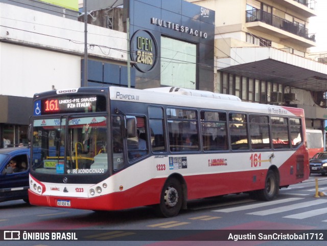 T Larrazabal 1223 na cidade de Ciudad Autónoma de Buenos Aires, Argentina, por Agustin SanCristobal1712. ID da foto: 8935961.