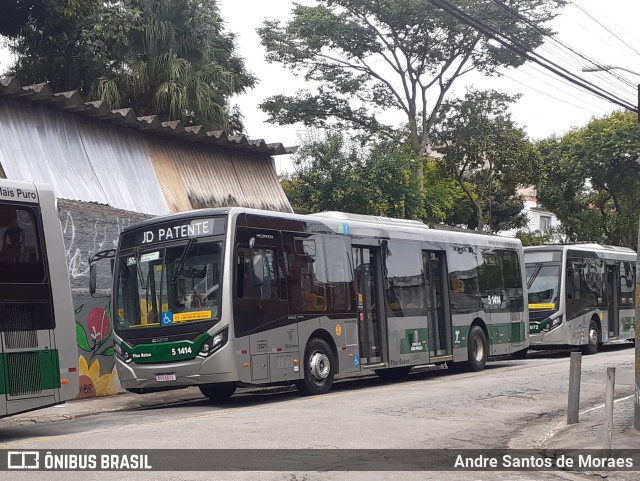 Via Sudeste Transportes S.A. 5 1414 na cidade de São Paulo, São Paulo, Brasil, por Andre Santos de Moraes. ID da foto: 8938337.