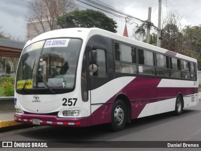 Coopana RL 257 na cidade de San Vicente, Moravia, San José, Costa Rica, por Daniel Brenes. Número da foto: #8938737.