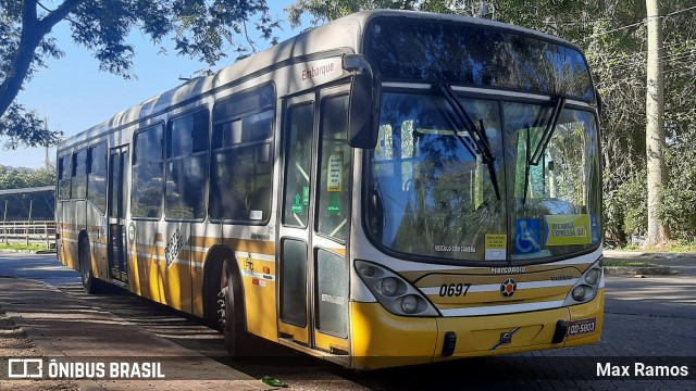 Companhia Carris Porto-Alegrense 0697 na cidade de Porto Alegre, Rio Grande do Sul, Brasil, por Max Ramos. ID da foto: 8943346.