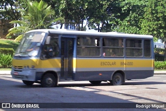 Escolares 984-000 na cidade de Rio de Janeiro, Rio de Janeiro, Brasil, por Rodrigo Miguel. ID da foto: 8945546.