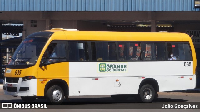 Grande Ocidental 035 na cidade de Novo Gama, Goiás, Brasil, por João Gonçalves. Número da foto: #8874730.