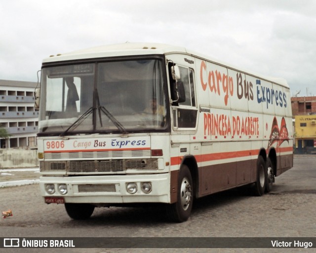 Auto Viação Princesa do Agreste 9806 na cidade de Caruaru, Pernambuco, Brasil, por Victor Hugo. ID da foto: 8873798.