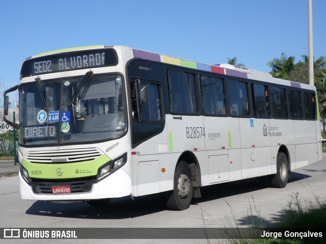 Viação Ideal B28574 na cidade de Rio de Janeiro, Rio de Janeiro, Brasil, por Jorge Gonçalves. Número da foto: #8873406.