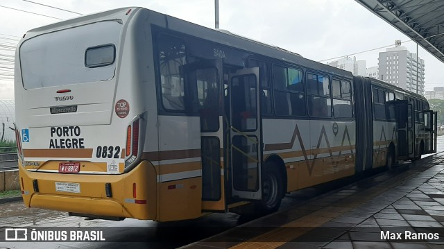 Companhia Carris Porto-Alegrense 0832 na cidade de Porto Alegre, Rio Grande do Sul, Brasil, por Max Ramos. ID da foto: 8949720.