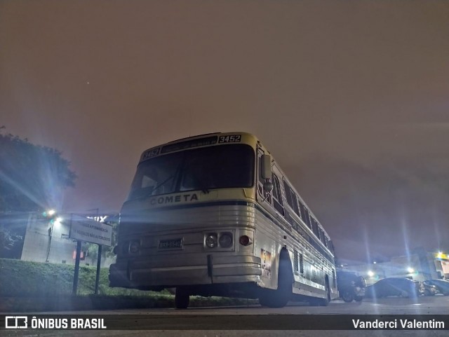 Ônibus Particulares 3452 na cidade de Diadema, São Paulo, Brasil, por Vanderci Valentim. Número da foto: #8949550.