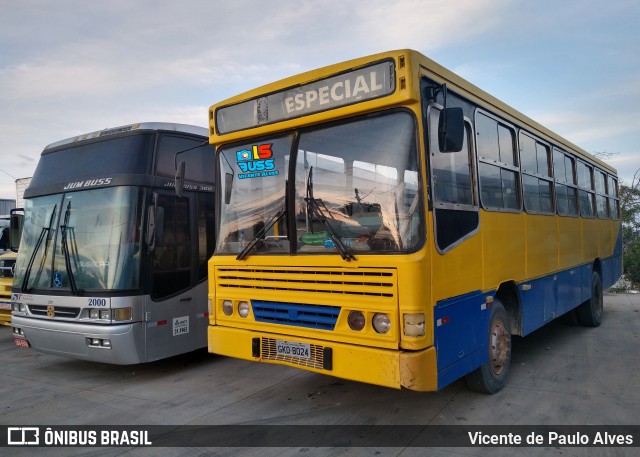 Ônibus Particulares 8024 na cidade de Santo Antônio do Monte, Minas Gerais, Brasil, por Vicente de Paulo Alves. ID da foto: 8949981.